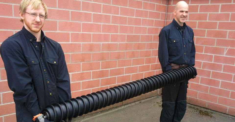 Spiralringer for styring og rensing av transportbånd 